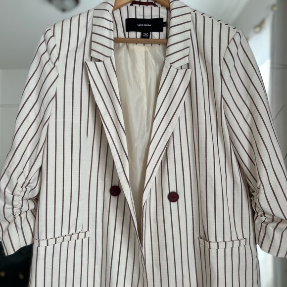 Nordstrom Vera Moda Striped blazer with Ruched 3/4 sleevs - Picture 3 of 3